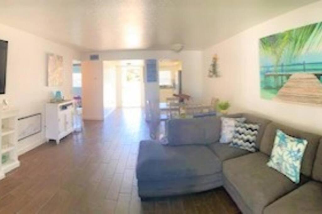 Beautiful Bright & Sparkling 2Bed 1Bath Beach Retreat - Unit 212 Cocoa Beach Buitenkant foto