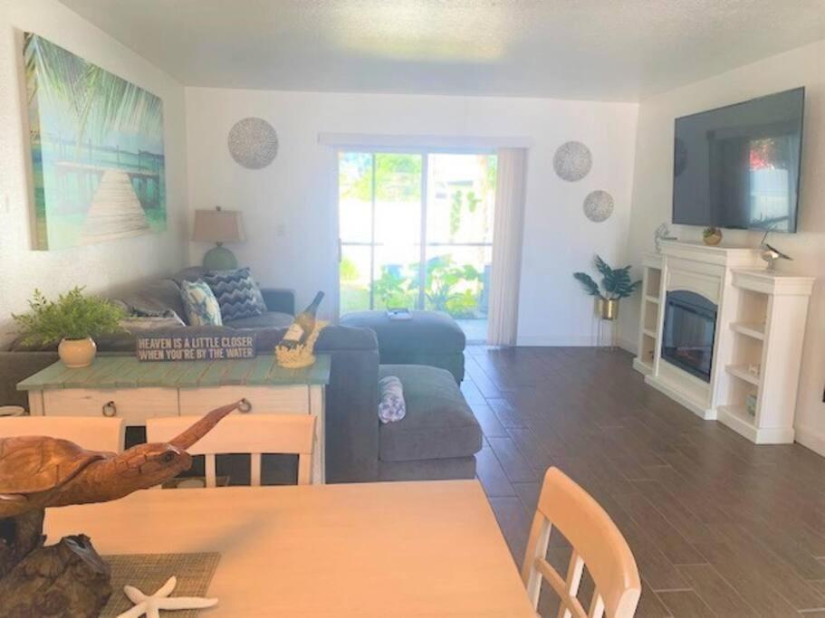 Beautiful Bright & Sparkling 2Bed 1Bath Beach Retreat - Unit 212 Cocoa Beach Buitenkant foto